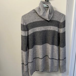 Banana Republic cashmere/wool blend sweater